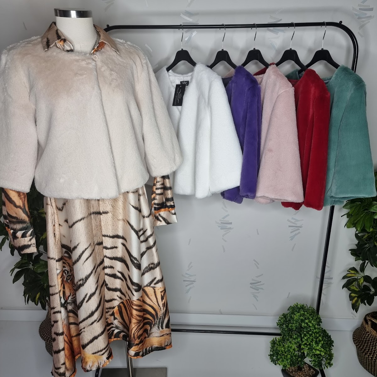 NuR QueenS ＳＨＯＷＲＯＯＭ