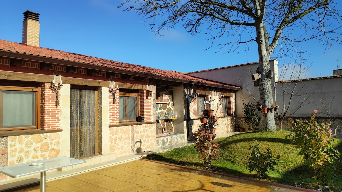 Apartamentos Turisticos Puerto Rico (Alojamiento casa rural en Cuellar, Segovia)