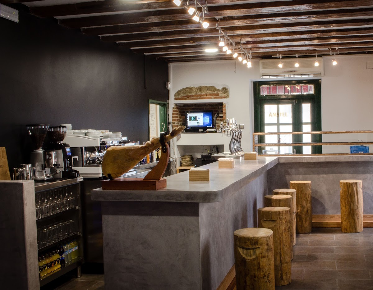 Restaurante La Golondrina Leña y Sarmientos
