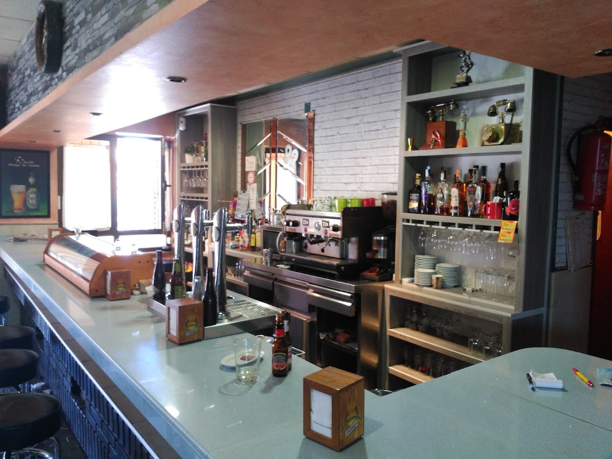 Bar 82