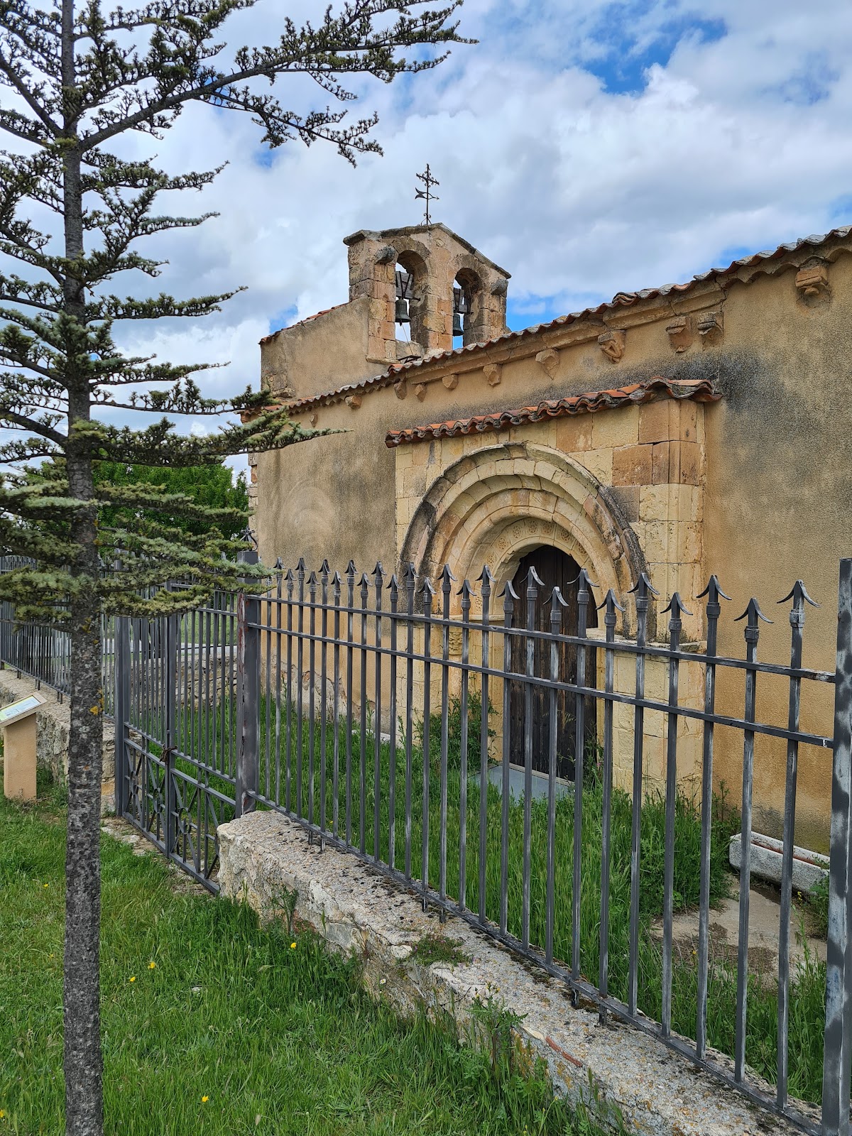 Ermita de Veladíez